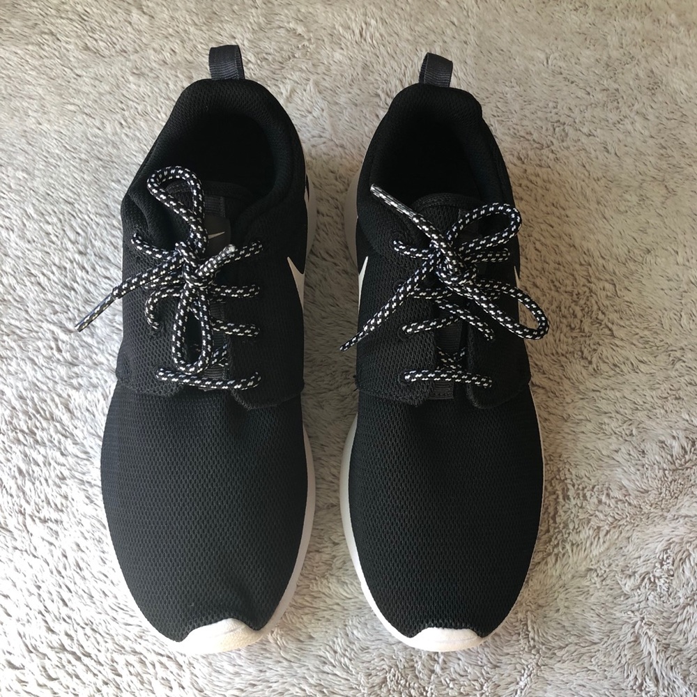 Nike Roshe Sneakers
